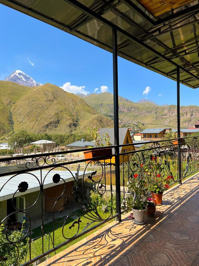 Ia'S Guest House Kazbegi Exterior foto