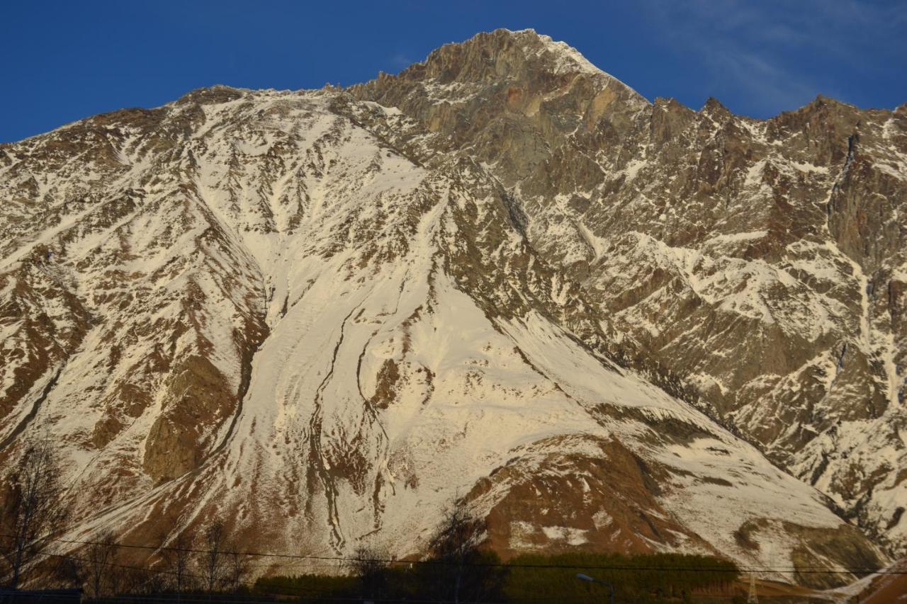 Ia'S Guest House Kazbegi Exterior foto